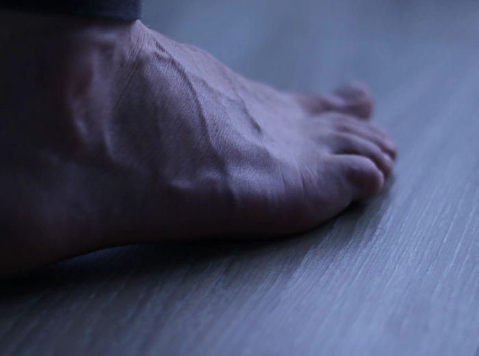 Le Carrelage Froid Ne Te Rend Pas Malade : Le Grand Mythe Pieds Nus de Ta Grand-Mère